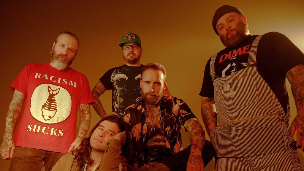 ALEXISONFIRE RESCATA EL ESPÍRITU CANADIENSE CON SU VERSION DE «NEIGHBOURHOOD&nbsp;VILLAIN»