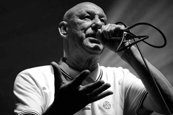 STEVE IGNORANT REVIVE EL LEGADO DE CRASS CON NUEVO ÁLBUM EN VIVO GRABADO EN&nbsp;BARCELONA