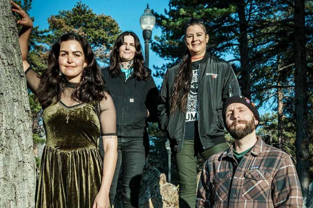 Box Elder comparte «As The Story Goes» y su disco debut