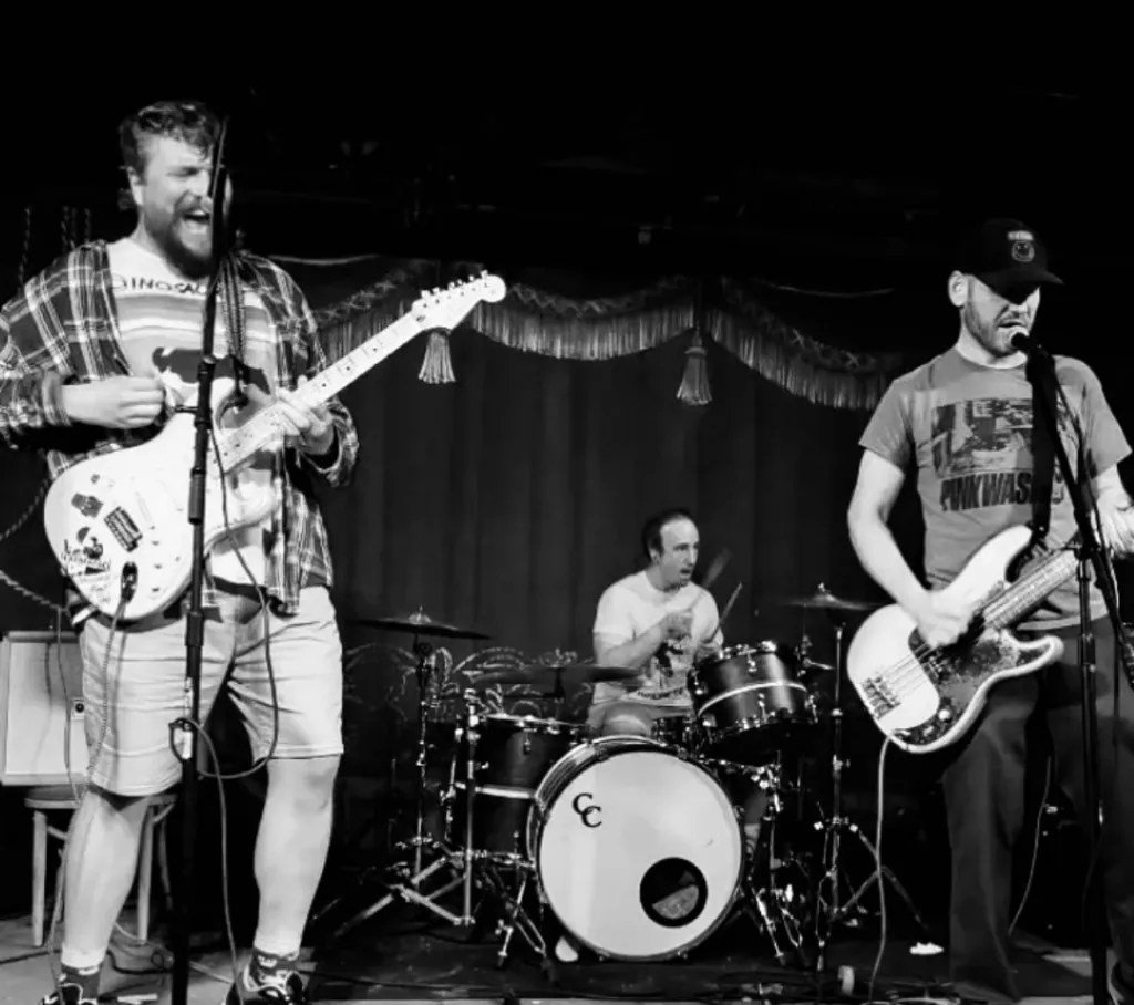 Hedge anuncia nuevo EP ‘Freeze Frame, High Five’ y estrena el nostálgico single «Hey Dude»