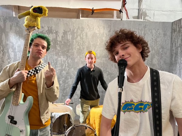 La comedia inspirada en Green Day se rebautiza como ‘Nimrods’ y asegura distribución&nbsp;global