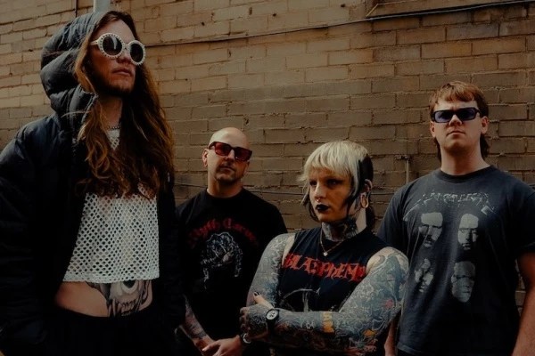 No Cure explora el dolor y la pérdida con el visceral nuevo sencillo «Slowly Turning&nbsp;Blue»