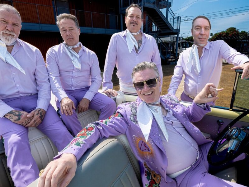 Spike & The Gimme Gimmes reúnen a un ejército de estrellas punk en su versión de «We Are The World» para apoyar a músicos&nbsp;necesitados