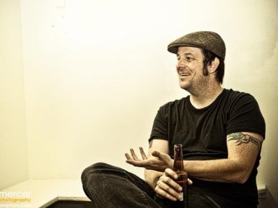 El legado de Tony Sly continúa: «Bedroom Recordings #2» recopila demos inéditos del líder de No Use For A&nbsp;Name